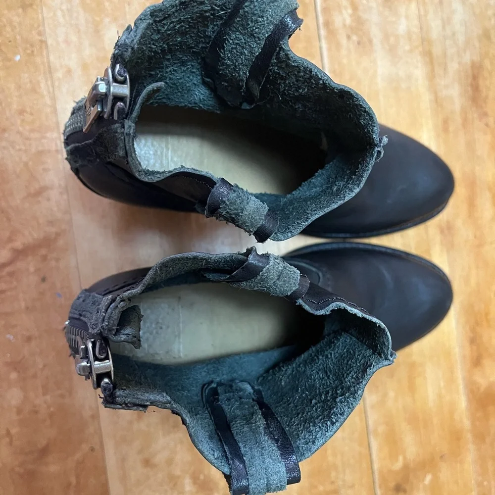 Frye zip-up ankle boots - Picture 9 of 9